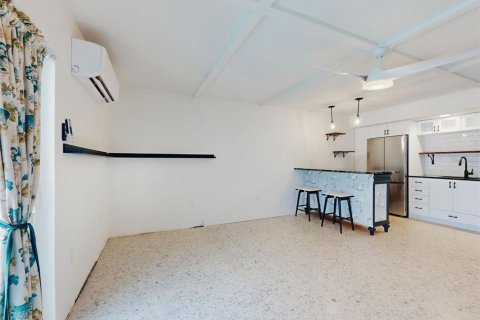 Condo in New Smyrna Beach, Florida, 1 bedroom  № 2221515 - photo 24