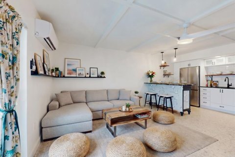 Condo in New Smyrna Beach, Florida, 1 bedroom  № 2221515 - photo 2