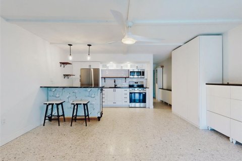 Condo in New Smyrna Beach, Florida, 1 bedroom  № 2221515 - photo 25