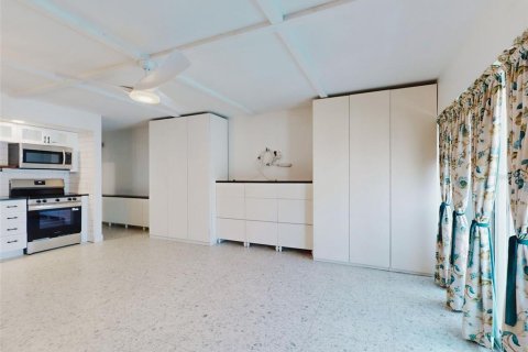 Condo in New Smyrna Beach, Florida, 1 bedroom  № 2221515 - photo 27
