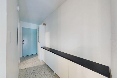 Condo in New Smyrna Beach, Florida, 1 bedroom  № 2221515 - photo 13