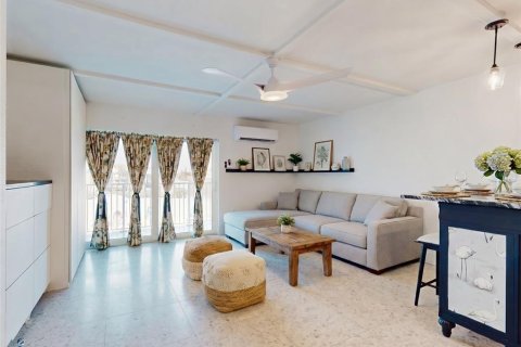 Condo in New Smyrna Beach, Florida, 1 bedroom  № 2221515 - photo 4