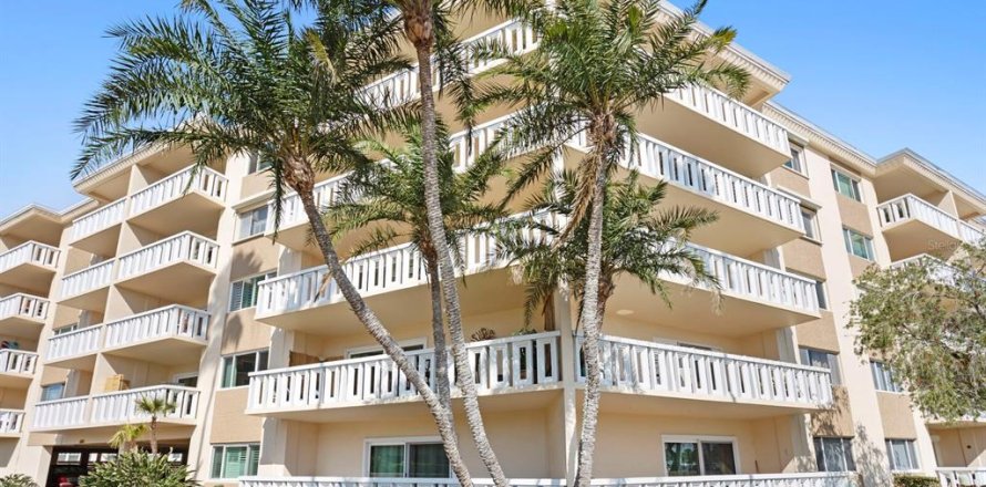 Condominio en Saint Petersburg, Florida, 2 dormitorios № 2225885