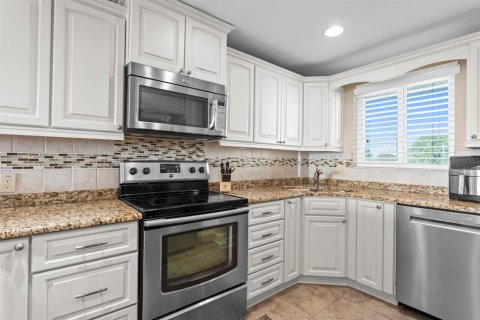 Condominio en venta en Saint Petersburg, Florida, 2 dormitorios, 98.48 m2 № 2225885 - foto 7