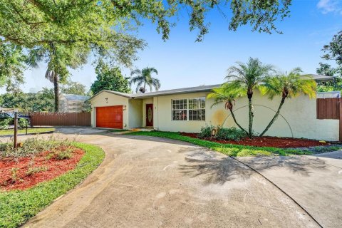 Casa en venta en Plantation, Florida, 4 dormitorios, 176.14 m2 № 1982903 - foto 4