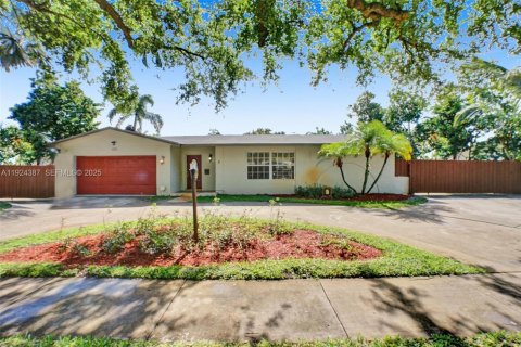 Casa en venta en Plantation, Florida, 4 dormitorios, 176.14 m2 № 1982903 - foto 5