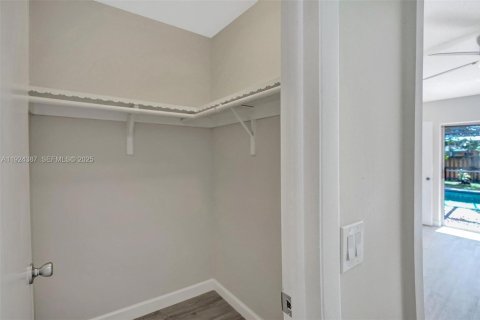 Casa en venta en Plantation, Florida, 4 dormitorios, 176.14 m2 № 1982903 - foto 21