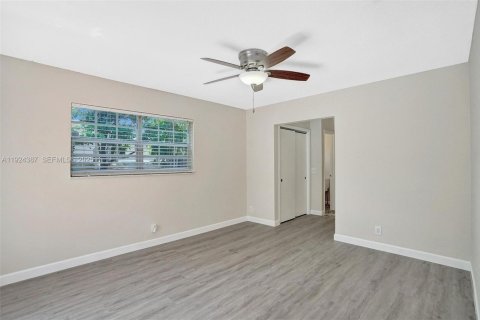 Casa en venta en Plantation, Florida, 4 dormitorios, 176.14 m2 № 1982903 - foto 14