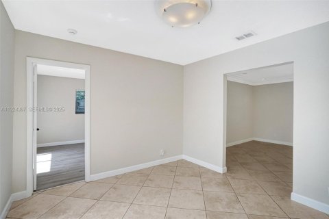 Casa en venta en Plantation, Florida, 4 dormitorios, 176.14 m2 № 1982903 - foto 13