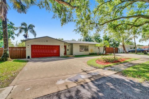 Casa en venta en Plantation, Florida, 4 dormitorios, 176.14 m2 № 1982903 - foto 2