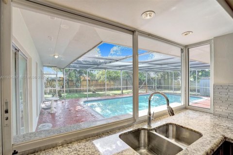 Casa en venta en Plantation, Florida, 4 dormitorios, 176.14 m2 № 1982903 - foto 29