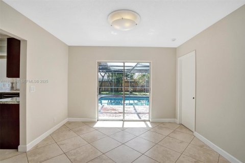 Casa en venta en Plantation, Florida, 4 dormitorios, 176.14 m2 № 1982903 - foto 11