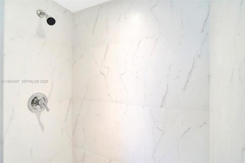 Casa en venta en Plantation, Florida, 4 dormitorios, 176.14 m2 № 1982903 - foto 19