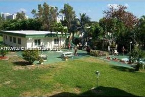 Copropriété à vendre à Hallandale Beach, Floride: 2 chambres, 96.62 m2 № 1978080 - photo 4