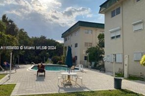 Copropriété à vendre à Hallandale Beach, Floride: 2 chambres, 96.62 m2 № 1978080 - photo 3