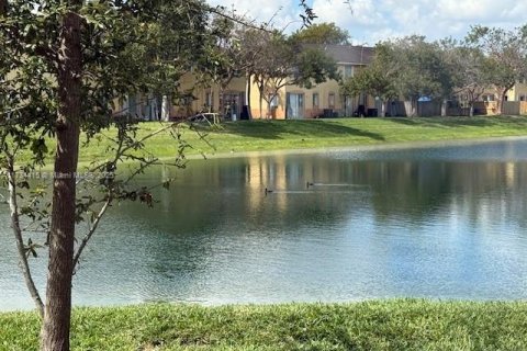 Townhouse in Homestead, Florida 3 bedrooms, 120.96 sq.m. № 1763621 - photo 12