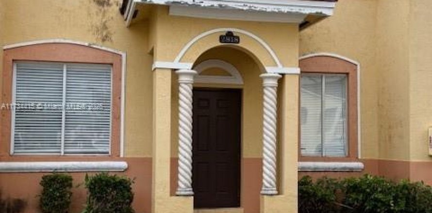 Townhouse in Homestead, Florida 3 bedrooms, 120.96 sq.m. № 1763621