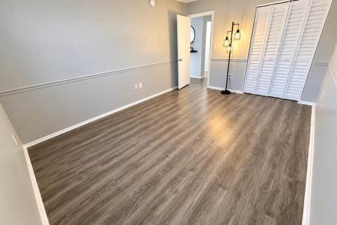 Condo in Pinellas Park, Florida, 2 bedrooms  № 2394436 - photo 17