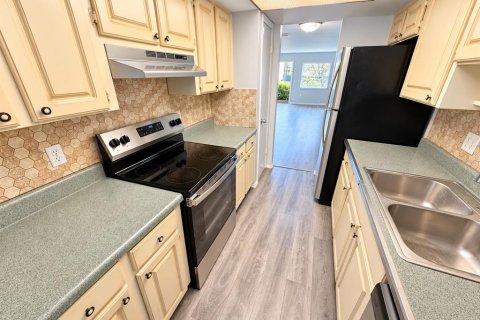Condo in Pinellas Park, Florida, 2 bedrooms  № 2394436 - photo 8