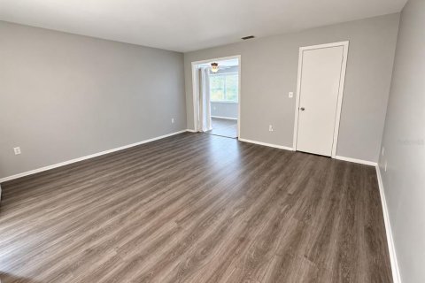 Condo in Pinellas Park, Florida, 2 bedrooms  № 2394436 - photo 11
