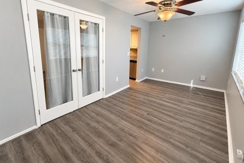 Condo in Pinellas Park, Florida, 2 bedrooms  № 2394436 - photo 10