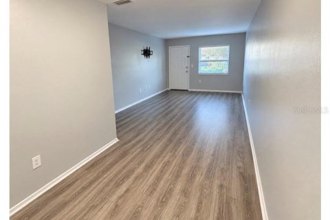 Condo in Pinellas Park, Florida, 2 bedrooms  № 2394436 - photo 5