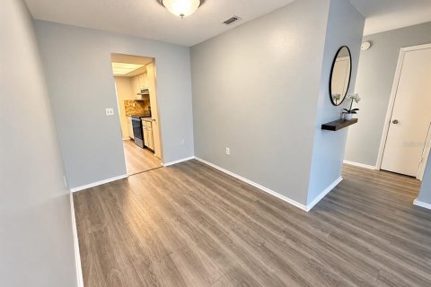 Condo in Pinellas Park, Florida, 2 bedrooms  № 2394436 - photo 6