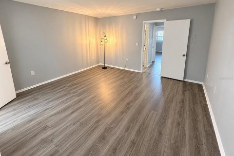 Condo in Pinellas Park, Florida, 2 bedrooms  № 2394436 - photo 12
