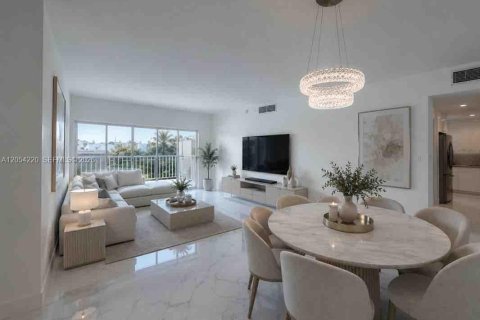 Condo à Sunny Isles Beach, Floride, 2 chambres  № 2180395