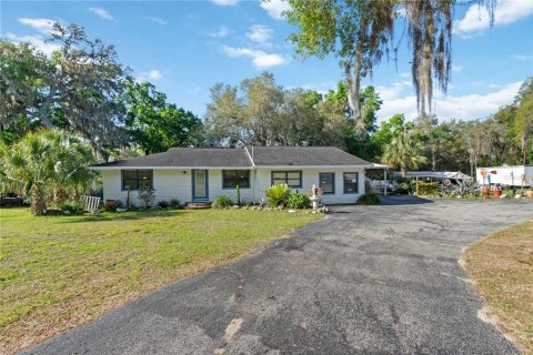 Villa ou maison à vendre à Lady Lake, Floride: 4 chambres, 158.49 m2 № 2129984 - photo 4