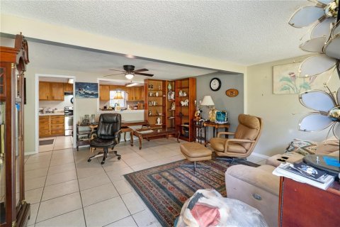 Villa ou maison à vendre à Lady Lake, Floride: 4 chambres, 158.49 m2 № 2129984 - photo 6