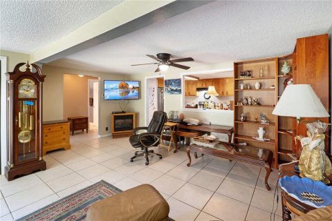 Villa ou maison à vendre à Lady Lake, Floride: 4 chambres, 158.49 m2 № 2129984 - photo 7