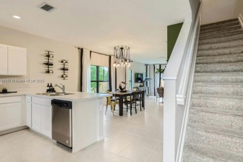 Townhouse in Florida City, Florida 3 bedrooms, 133.13 sq.m. № 1919959 - photo 11