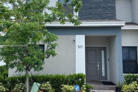 Townhouse in Florida City, Florida 3 bedrooms, 133.13 sq.m. № 1919959 - photo 1