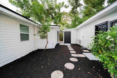 House in Auburndale, Florida 4 bedrooms, 159.42 sq.m. № 1869071 - photo 26