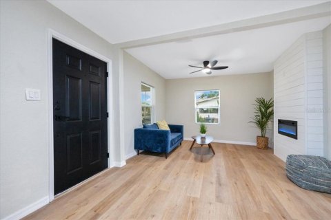 House in Auburndale, Florida 4 bedrooms, 159.42 sq.m. № 1869071 - photo 6