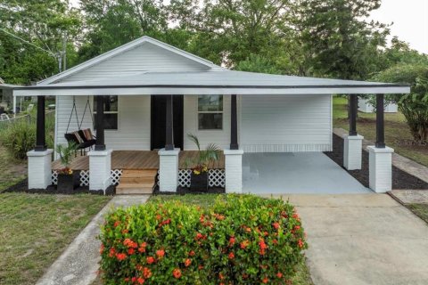 House in Auburndale, Florida 4 bedrooms, 159.42 sq.m. № 1869071 - photo 1