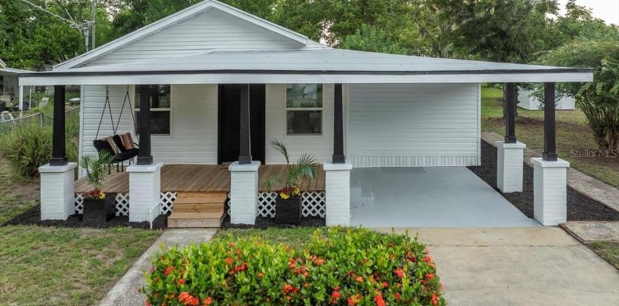 House in Auburndale, Florida 4 bedrooms, 159.42 sq.m. № 1869071