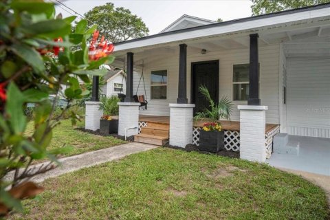 House in Auburndale, Florida 4 bedrooms, 159.42 sq.m. № 1869071 - photo 3