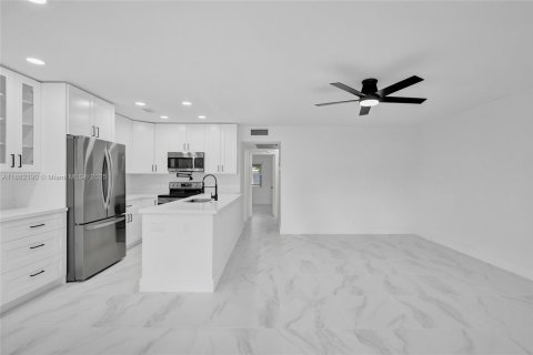 Condominio en venta en Deerfield Beach, Florida, 2 dormitorios, 76.18 m2 № 1890645 - foto 2