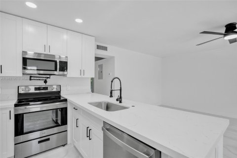 Condominio en venta en Deerfield Beach, Florida, 2 dormitorios, 76.18 m2 № 1890645 - foto 15