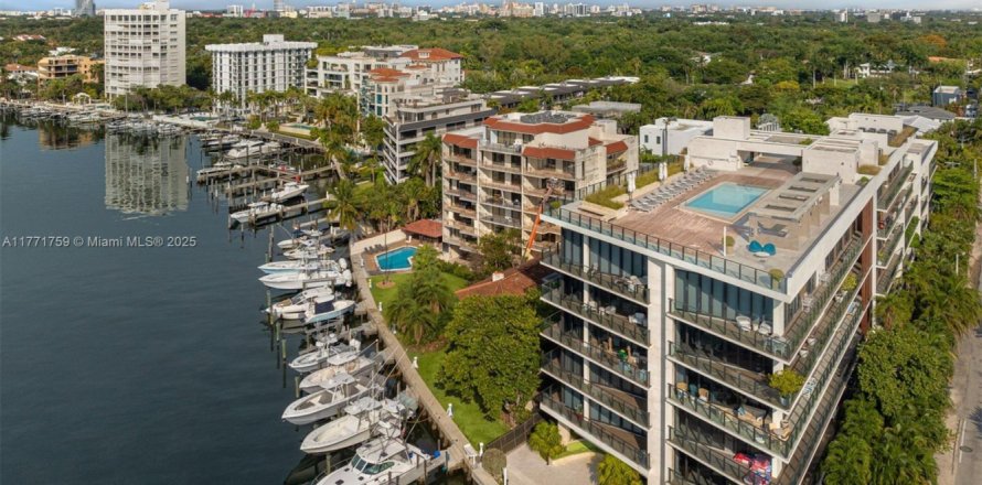 Condominio en Miami, Florida, 3 dormitorios № 1714972