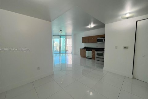 Condo in Miami, Florida, 1 bedroom  № 1848845 - photo 15