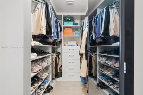 Снять в аренду кондоминиум в Майами, Флорида 3 спальни, 187.48м2, № 2002482 - фото 23