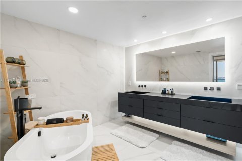 Снять в аренду кондоминиум в Майами, Флорида 3 спальни, 187.48м2, № 2002482 - фото 21