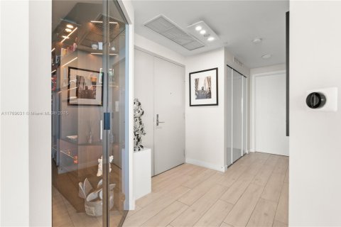 Снять в аренду кондоминиум в Майами, Флорида 3 спальни, 187.48м2, № 2002482 - фото 3