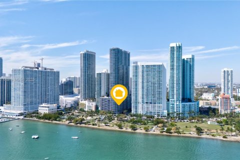 Кондоминиум с 3 спальнями в Майами, Флорида № 2002482