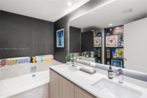 Снять в аренду кондоминиум в Майами, Флорида 3 спальни, 187.48м2, № 2002482 - фото 28