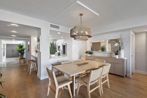 Купить кондоминиум в Ки-Бискейн, Флорида 3 спальни, 180.51м2, № 2064846 - фото 9