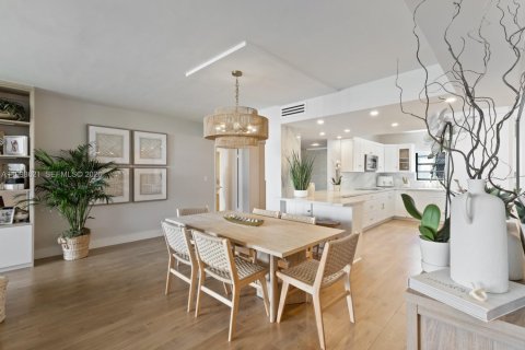 Купить кондоминиум в Ки-Бискейн, Флорида 3 спальни, 180.51м2, № 2064846 - фото 8